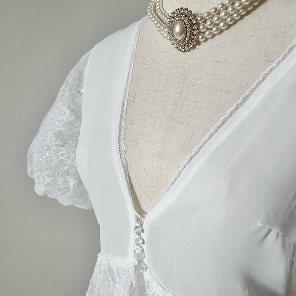 Elegant White Lace Robe - Picture 4 of 6